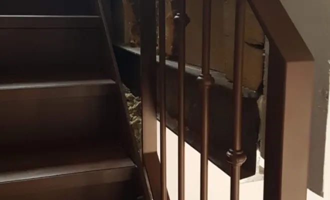 Escalier quart tournant en acier et marche en bois sur mesure à Lyon, Décines-Charpieu, Art Métallique