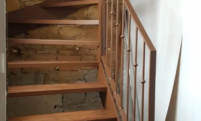 Escalier quart tournant en acier et marche en bois sur mesure à Lyon, Décines-Charpieu, Art Métallique