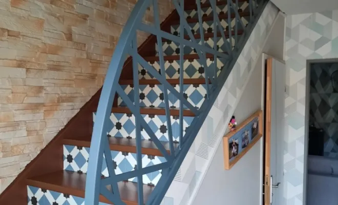 Rampe d'escalier en tôle acier design sur mesure à Meyzieu, Décines-Charpieu, Art Métallique